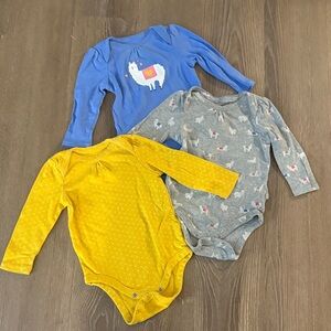3 Baby Gap long sleeves ribbed cotton top cotton bodysuits - 6-12 monthd